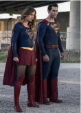  ??  ?? Ach die liebe Verwandsch­aft: Supergirl mit Superman (Tyler Hoechlin)