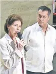  ??  ?? María Cristina García Cepeda y el gobernador Jaime Rodríguez.