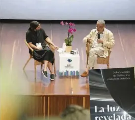  ?? FOTO CORTESÍA ?? La física antioqueña Juliana Restrepo junto al Nobel de Física Serge Haroche durante el último día del Hay Festival Medellín.