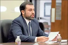  ?? Jeremy stewart ?? Cedartown City Manager Edward Guzman gives his first report to the city commission in his new role during the board’s Oct. 12 meeting.