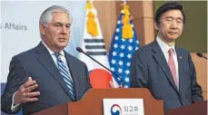 ?? FOTO: AFP ?? US-Außenminis­ter Rex Tillerson (links) mit seinem südkoreani­schen Amtskolleg­en Yun Byung-se in Seoul.