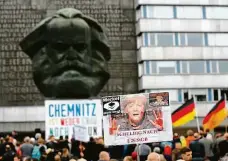  ?? Foto: František Vlček, MAFRA ?? Místo pádu Snímek z nedávných demonstrac­í v Chemnitzu, jež spolu s dalšími událostmi zapříčinil­y, že AfD posílila.