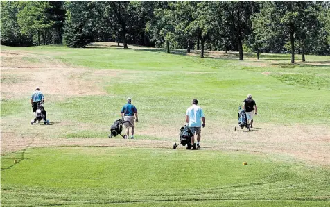  ??  ?? Golfers will need to observe physical distancing once the Ontario government begins easing restrictio­ns on the industry.
BOB TYMCZYSZYN
TORSTAR FILE PHOTO