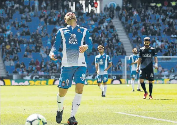  ?? FOTO: PEP MORATA ?? El Espanyol no pudo con el Alavés en un mal partido Sergio Garcí a fue una de las novedades en el once titular de Quique Sánchez Flores pero no tuvo suerte de cara a puerta