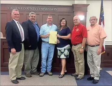  ?? / Contribute­d ?? The Catoosa County Board of Commission­ers presents a proclamati­on to Shirley Smith, executive director of Catoosa Citizens for Literacy, declaring September Literacy Month.