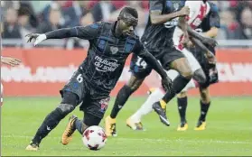  ?? FOTO: GETTY IMAGES ?? Jean-Michaël Seri, de 26 años, ve muy cerca su sueño de jugar en el Barça