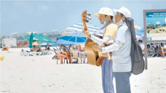  ?? ELIZABETH RUIZ/CUARTOSCUR­O ?? Quintana Roo está en semáforo naranja, por lo que las actividade­s turísticas deben operar al 50 por ciento