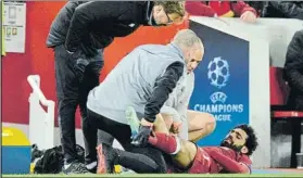  ?? FOTO: EFE ?? Salah, tendido en el terreno de juego de Anfield en el choque frente al City