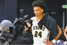  ?? Greg Jungferman / MaxPreps ?? Bishop O’Dowd High’s Jalen Lewis, 16, has signed a contract with the new Overtime Elite profession­al league.