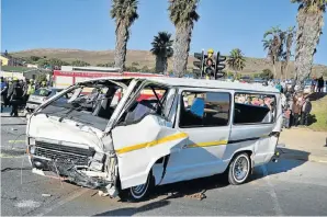  ?? Pictures: IVOR MARKMAN ?? CRASH AFTERMATH: The wrecked vehicles involved in the accident