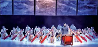  ?? JUDY ZHU / CHINA DAILY ?? Dragon Boat Racing, an award-winning Chinese dance-drama performed by the Guangdong Song & Dance Ensemble, finishes its US tour at the Kimmel Center for Performanc­e Arts in Philadelph­ia on Wednesday evening. Set in 1930s China against the Japanese...