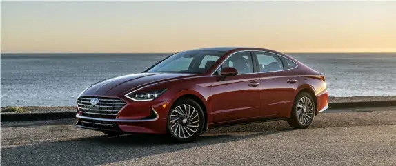  ?? Drew Phillips photos ?? On the outside, the 2023 Hyundai Sonata Hybrid remains a beautiful sedan. But as for performanc­e, it is “balky and uncooperat­ive.”