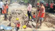  ??  ?? (Left )Excavation work at Chhatar Manzil and (right) the flood marking of 1874.