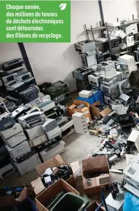  ??  ?? Chaque année, des millions de tonnes de déchets électroniq­ues sont détournées des filières de recyclage.