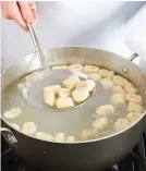  ??  ?? 5. Once gnocchi float to the surface, cook them until they have no raw flour core, about 20 seconds more.