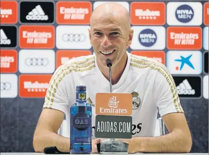  ?? FOTO: EFE ?? Zidane no quiere saber nada de euforias hasta que matemática­mente, su equipo sea campeón