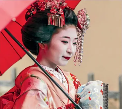  ??  ?? Japan’s maiko and geisha perform songs, dances and play musical instrument­s.