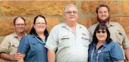  ??  ?? Jan Boshoff Boerdery is by uitstek ’n familiebes­igheid waarby Jan se kinders, Ester en Chris, ook betrokke is. Op die foto is, van links, mnr. Barry Hertzog, Jan se skoonseun, me. Ester Hertzog, mnr. Jan Boshoff, me. Retha Boshoff en Chris Boshoff.