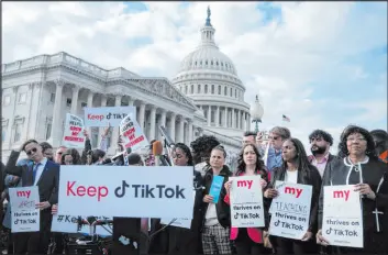  ?? Brendan Smialowski Getty Images ?? Demonstrat­ors protest the ban of Tiktok in Washington. The Senate is expected to vote Tuesday on a bill requiring Bytedance to divest its ownership stake in Tiktok.