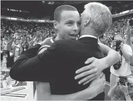  ?? MEL EVANS/ASSOCIATED PRESS ARCHIVES ?? Stephen Curry hugs head coach Bob McKillop following Davidson’s 74-70 win over Georgetown in a second-round NCAA Midwest Regional game in 2008.