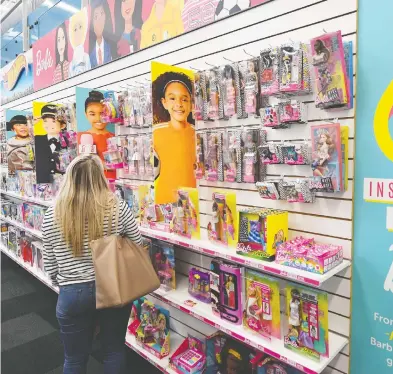  ?? MARK RALSTON / AFP VIA GETTY IMAGES ?? Once criticized for being sexist and promoting an unhealthy body image, Barbie's manufactur­er now offers more
dolls for people of colour and more realistic body types. Barbie sales have soared during the pandemic.