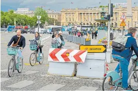  ?? NOEL SMART ?? En bici. La alcaldesa Anne Hidalgo es enemiga del auto.