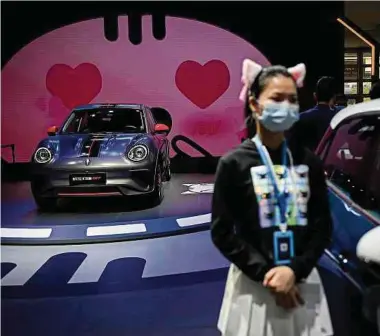  ?? Foto: AFP ?? Der chinesisch­e Hersteller Great Wall präsentier­t den elektrisch­en Sportwagen Ora GT.