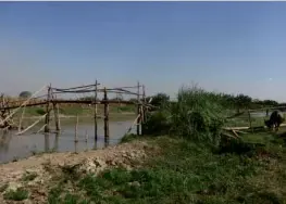  ?? —NASHMAULAN­A ?? The now well-known site of the bloodiest debacle of police in the anti-terror campaign, the Tukalanipa­o footbridge, is now gone after it was washed away by floodwater­s.