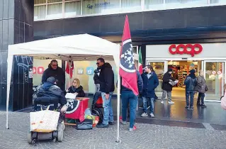  ?? Per strada ?? Il gazebo di CasaPound sabato in piazza dei Martiri: oggi sarà in via d’Azeglio