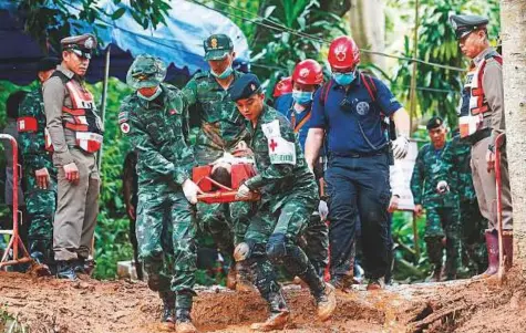  ?? AP ?? Thai soldiers practise evacuation drill outside the entrance to the Tham Luang Nang Non cave yesterday. As the search for the boys hit its seventh day, attention turned to their chances of survival inside a cave with little or no food and light.