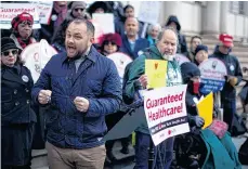  ?? /SUMINISTRA­DA ?? El presidente del Concejo, Corey Johnson, durante la manifestac­ión de ayer.