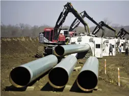  ?? DANIEL ACKER / BLOOMBERG NEWS FILES ?? TransCanad­a is building the Gulf Coast project pipeline,
part of Keystone XL, to Nederland, Texas.