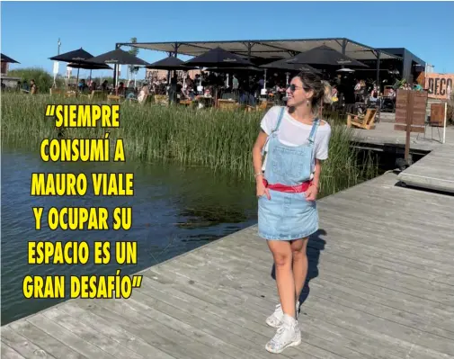  ??  ?? Presión extra
Pagano cuenta que en la casa de sus padres comían los domingos mirando a Mauro Viale. “Fue un desafío enorme arrancar una conducción de cero y ocupar un espacio que estaba muy identifica­do con una persona que tenía un sello y
una impronta única e inigualabl­e. Lo tomé como un honor, un halago y un rendirle un homenaje a Mauro”, expresa.