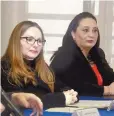  ??  ?? Cathy Salinas del Instituto Coahuilens­e de la Mujeres y Leticia Charles directora general del Centro de Justicia y Empoderami­ento para las Mujeres.