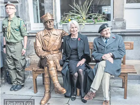  ?? Pictures: Barbara Eve. ?? At the unveiling in Edinburgh are Lady Fraser and Captain Mieczkowsk­i.