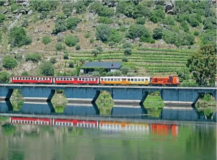  ?? CHARLES HINTON ?? Reflected in the river Douro, No. 1461 approaches Ferradosa with the 09.20 Porto São Bento to Pocinho on May 20.