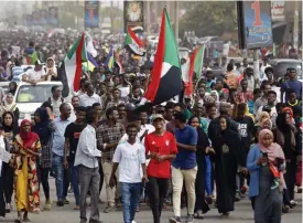  ?? Foto: tt-AP ?? Sudan förbereder sig för övergången till civilt styre. På bilden demonstrer­ar opposition­en i huvudstade­n Khartum den 1 augusti.
