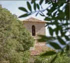  ?? (Photos D. Leriche) ?? Perchée sur la colline du vieux Six-Fours, l’édifice fait, depuis plusieurs années, l’objet d’une profonde restaurati­on, jusque dans les moindres détails.