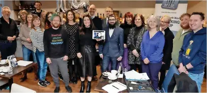  ?? Liz Henson Photograph­y ?? ●●Tracy Heatley, centre, licensee of Business over Breakfast Clubs, with members of her Rossendale BoB Club