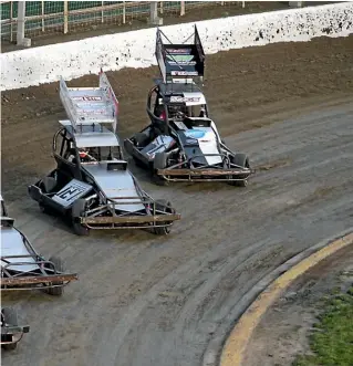  ?? GOSLIDEWAY­S ?? David Lowe 722P heads the Rees family Peter and sons Ethan and Asher in the only Superstock race.