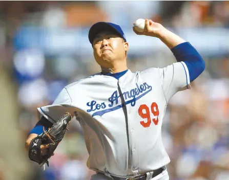 ?? AP-Yonhap ?? Los Angeles Dodgers pitcher Ryu Hyun-jin works against the San Francisco Giants in the first inning of a baseball game Saturday in San Francisco.