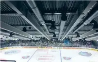  ??  ?? In Klagenfurt (oben) und in Wien-Kagran (unten) soll olympische­s Eishockey stattfinde­n können.