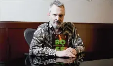  ?? ?? Biografía. El cantante y autor español Miguel Bosé presentó su más reciente libro en la FIL de Guadalajar­a.