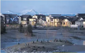  ?? WIL ANDRUSCHAK ?? At right, a sunrise view of show homes from the north side of the lake in Harmony late last year.