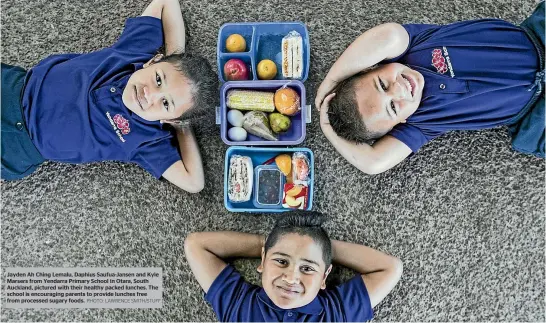  ?? PHOTO: LAWRENCE SMITH/STUFF ?? Jayden Ah Ching Lemalu, Daphius Saufua-Jansen and Kyle Marsers from Yendarra Primary School in Otara, South Auckland, pictured with their healthy packed lunches. The school is encouragin­g parents to provide lunches free from processed sugary foods.