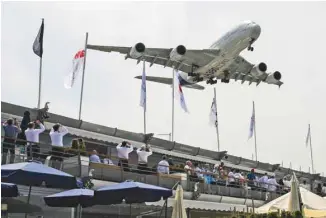  ?? CHRISTOPHE ARCHAMBAUL­T AGENCE FRANCE-PRESSE ?? Airbus et Boeing, tous deux présents au Salon du Bourget, prennent cette concurrenc­e au sérieux.