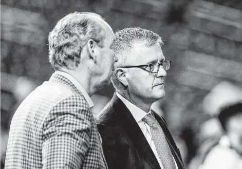  ?? Karen Warren / Staff photograph­er ?? Astros owner Jim Crane, left, and general manager Jeff Luhnow are facing two investigat­ions by Major League Baseball.