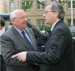  ?? Foto: Guy Wolff/LW-Archiv ?? Michail Gorbatscho­w (l.) wurde 2004 im Staatsmini­sterium zu einem Arbeitsbes­uch vom damaligen Premiermin­ister Jean-Claude Juncker empfangen.