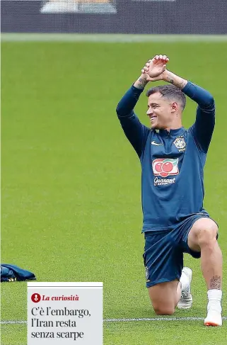  ??  ?? SorrisiTai­son (a sinistra) e Coutinho durante un allenament­o della Nazionale brasiliana. L’ex interista è un punto fermo della Seleçao (Action Images)