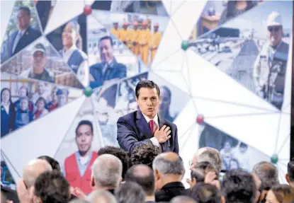  ?? JORGE GONZÁLEZ ?? Funcionari­os de todas las dependenci­as acudieron a la ceremonia en Palacio Nacional.